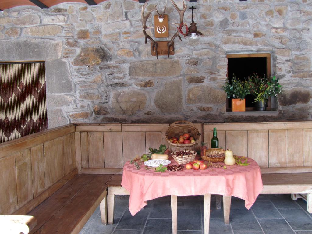 Apartamentos Rurales Casa Baltasar Monasterio De Hermo Luaran gambar