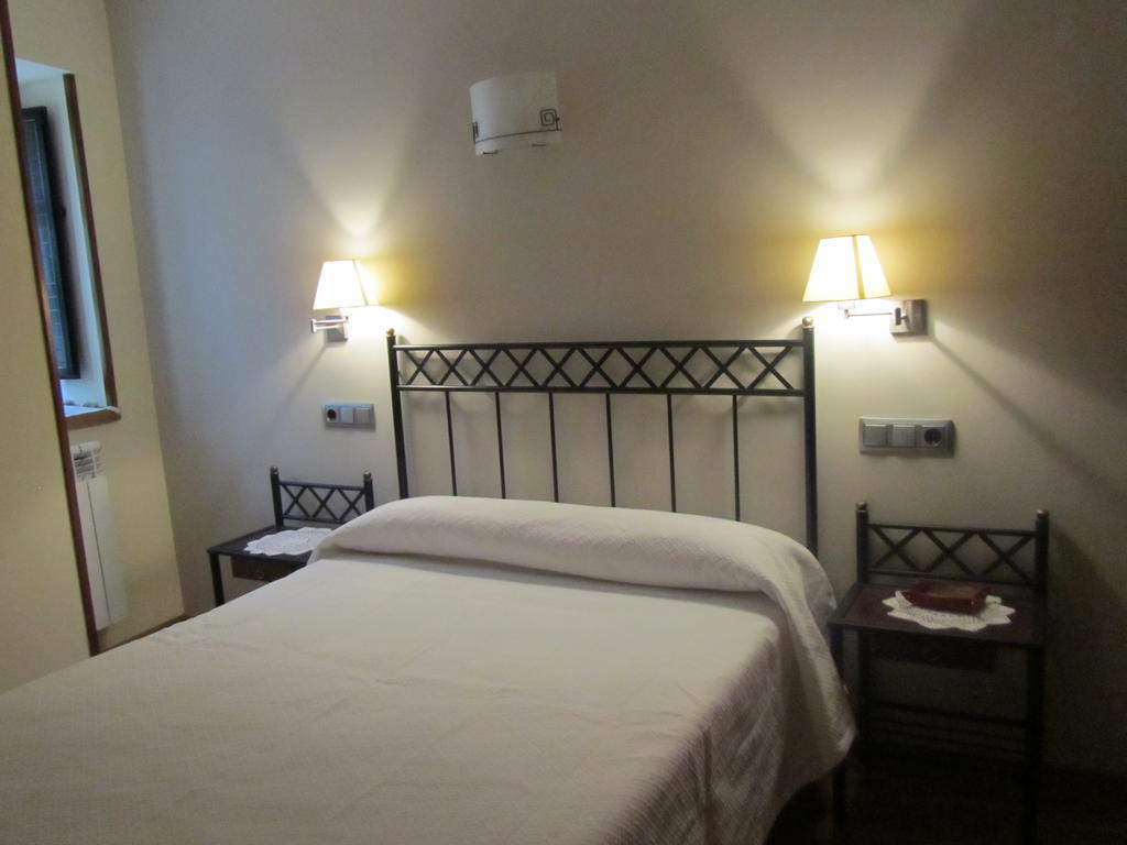 Apartamentos Rurales Casa Baltasar Monasterio De Hermo Bilik gambar