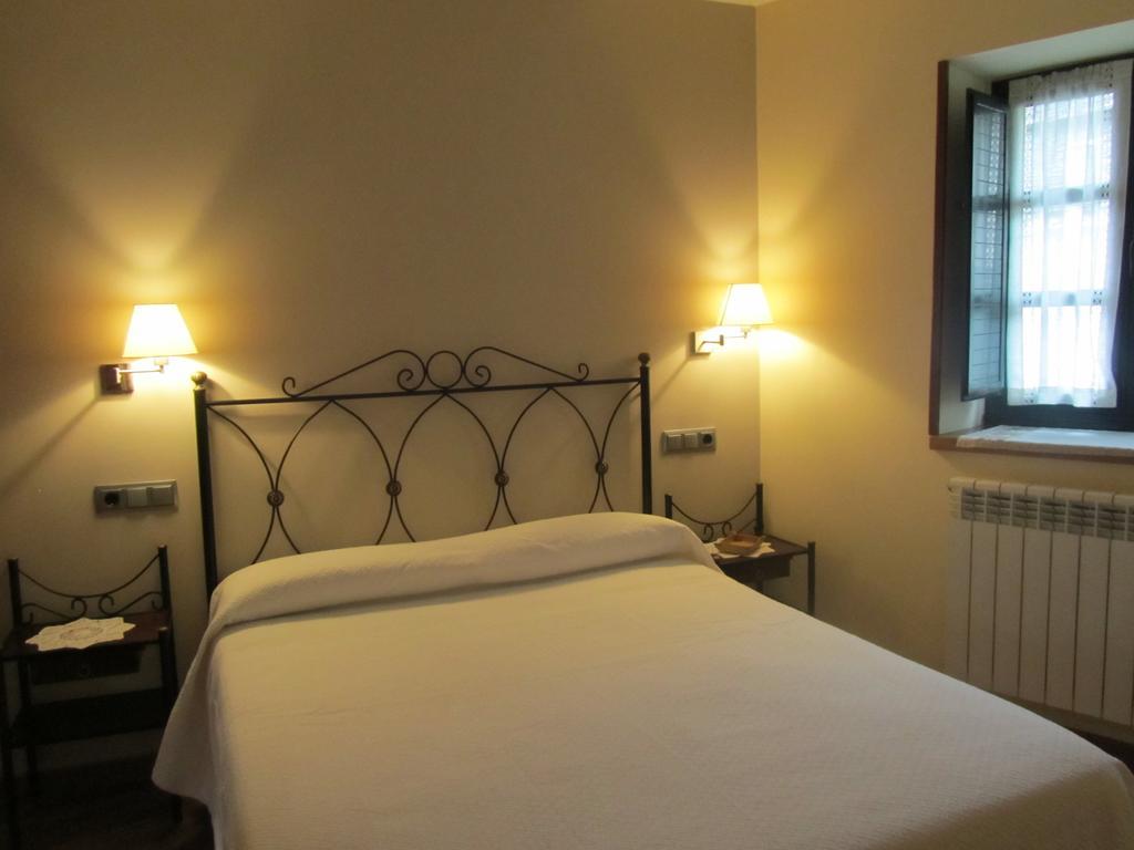 Apartamentos Rurales Casa Baltasar Monasterio De Hermo Luaran gambar
