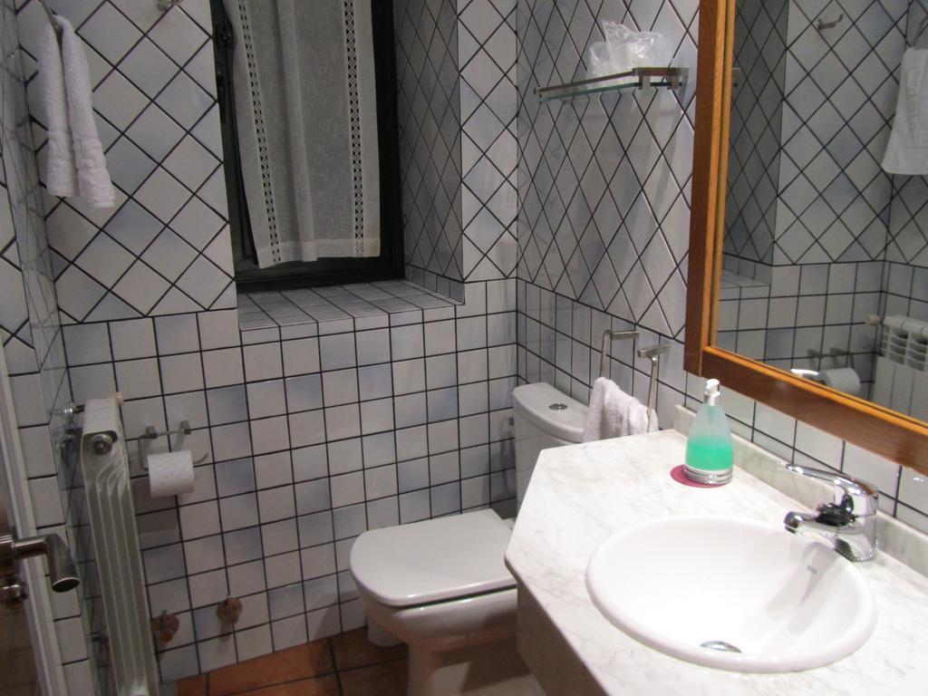 Apartamentos Rurales Casa Baltasar Monasterio De Hermo Luaran gambar