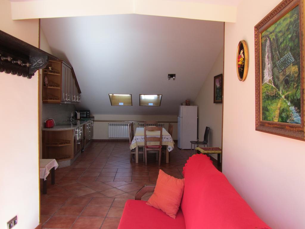 Apartamentos Rurales Casa Baltasar Monasterio De Hermo Luaran gambar