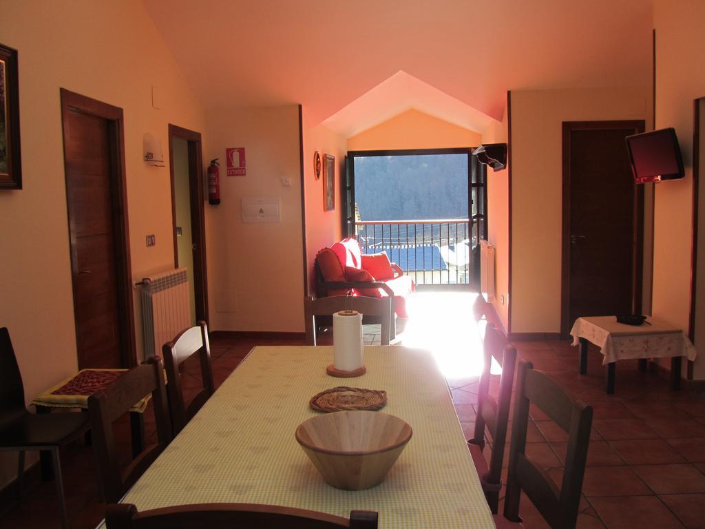 Apartamentos Rurales Casa Baltasar Monasterio De Hermo Luaran gambar