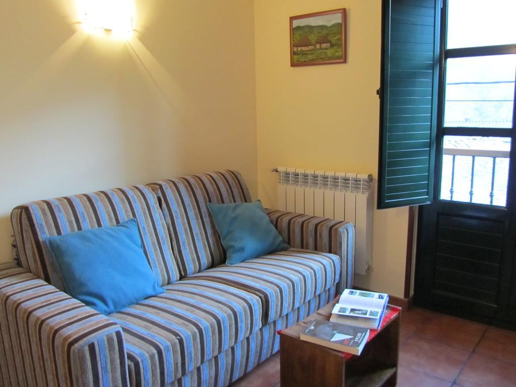 Apartamentos Rurales Casa Baltasar Monasterio De Hermo Luaran gambar