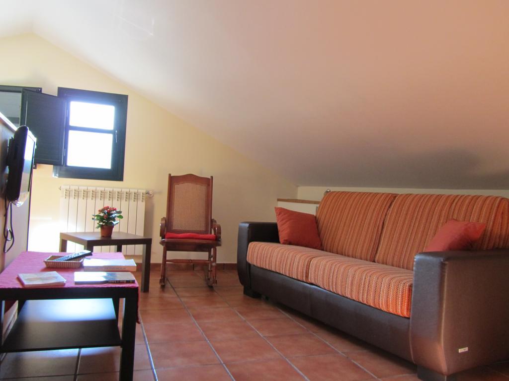 Apartamentos Rurales Casa Baltasar Monasterio De Hermo Luaran gambar