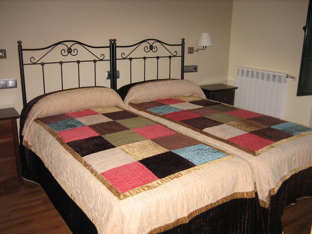 Apartamentos Rurales Casa Baltasar Monasterio De Hermo Luaran gambar